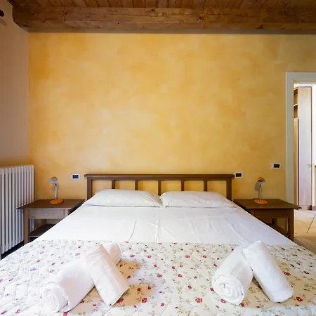 View Private Covered Parking And Terrace Apartment Carate Urio