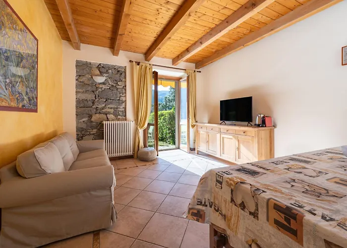View Private Covered Parking And Terrace Carate Urio