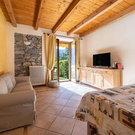 View Private Covered Parking And Terrace Carate Urio